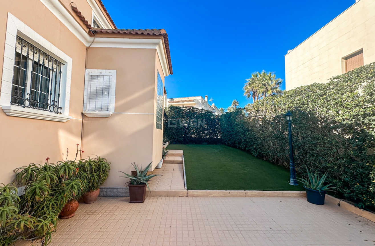 Resale - Villa - La Mata - Costa Blanca