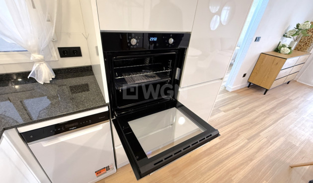 Resale - Apartment / flat - Torrevieja - Costa Blanca