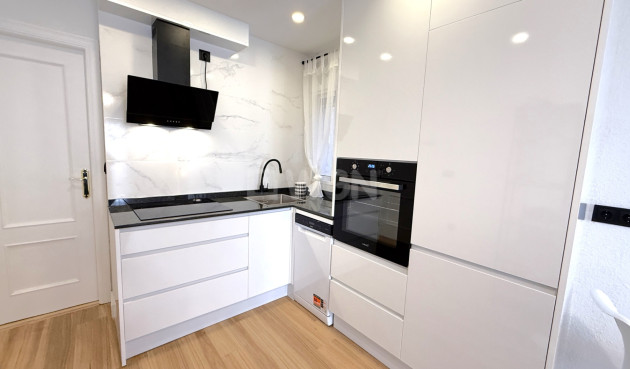 Resale - Apartment / flat - Torrevieja - Costa Blanca