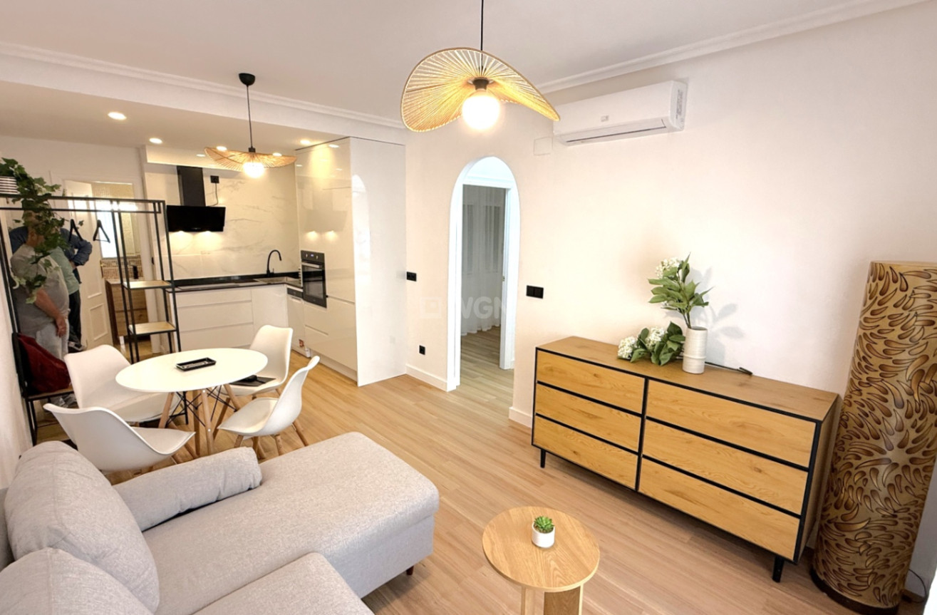 Resale - Apartment / flat - Torrevieja - Costa Blanca