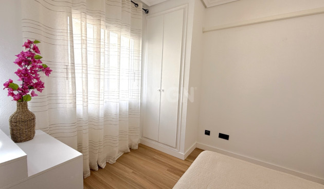 Resale - Apartment / flat - Torrevieja - Costa Blanca