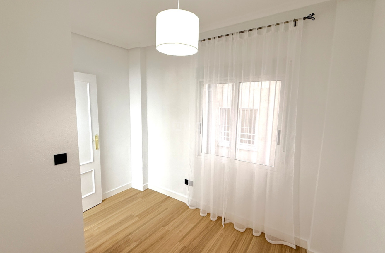 Resale - Apartment / flat - Torrevieja - Costa Blanca