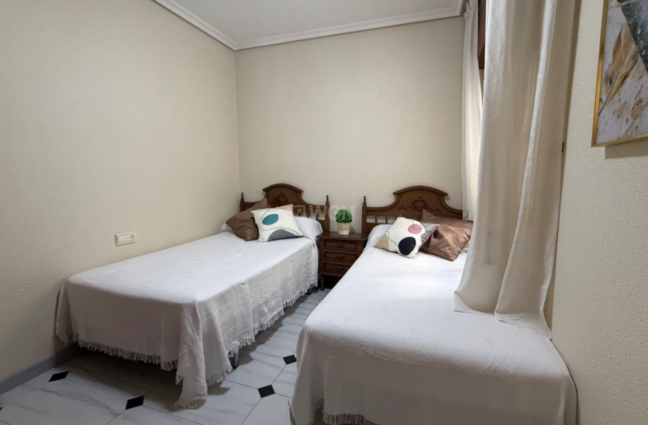 Resale - Apartment / flat - Torrevieja - Costa Blanca