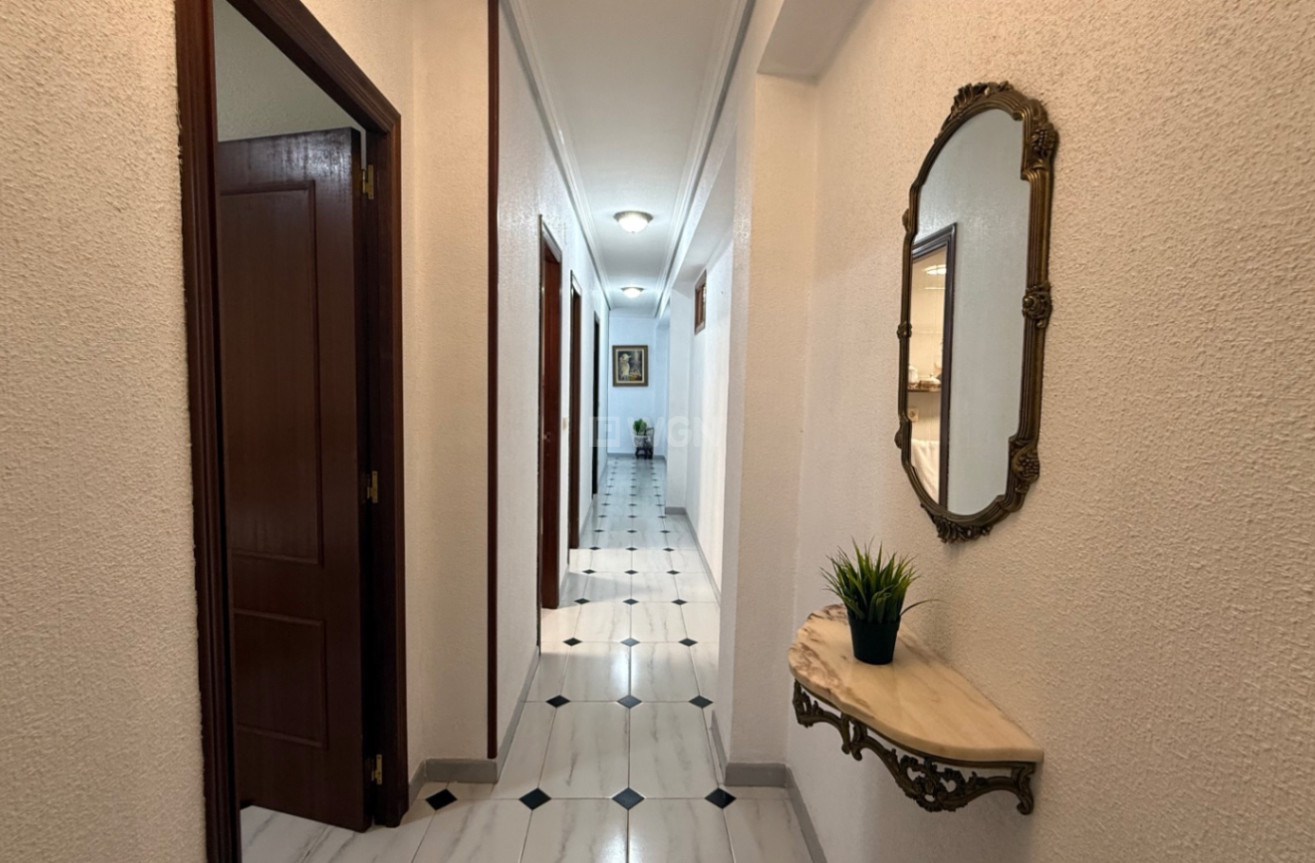 Resale - Apartment / flat - Torrevieja - Costa Blanca