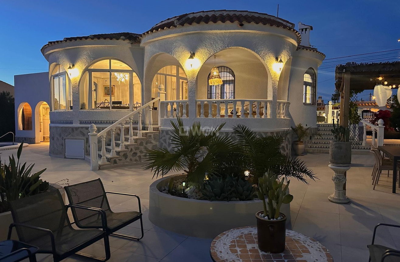 Resale - Villa - Torrevieja - Costa Blanca