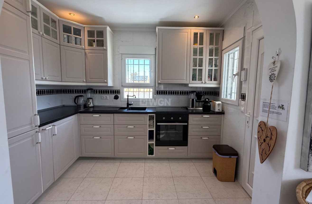 Resale - Villa - Torrevieja - Costa Blanca