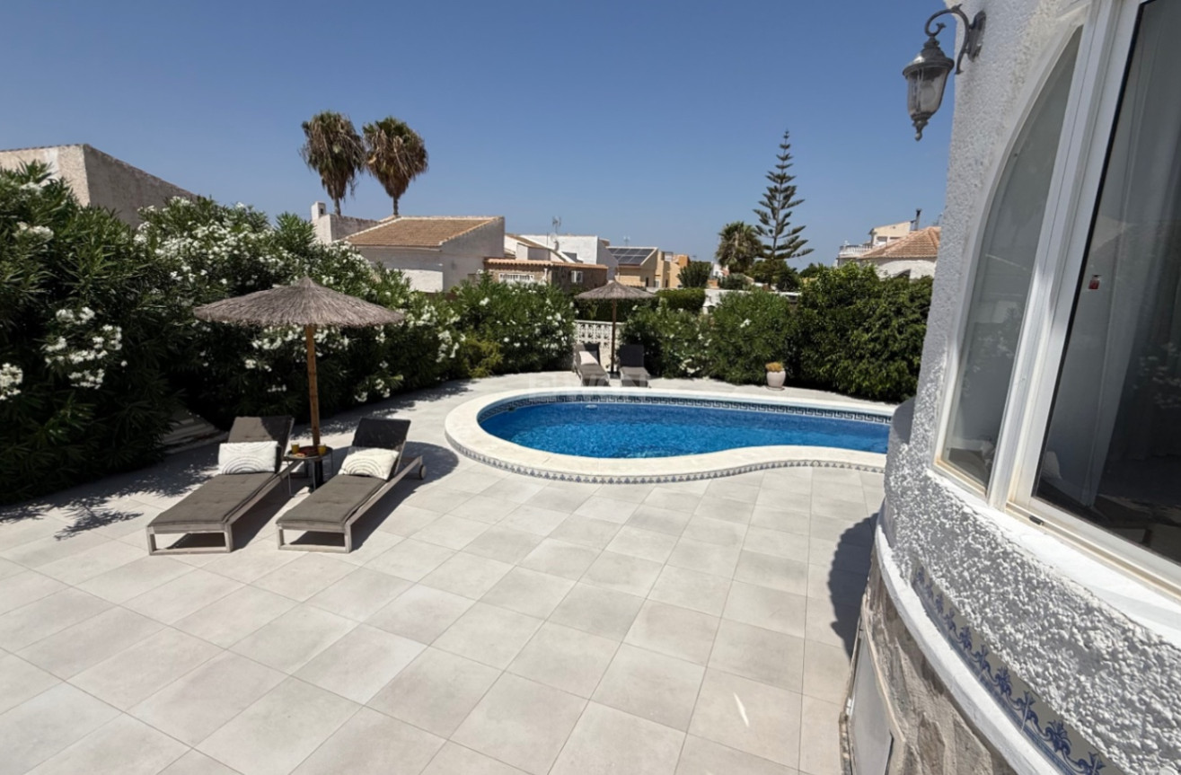Resale - Villa - Torrevieja - Costa Blanca
