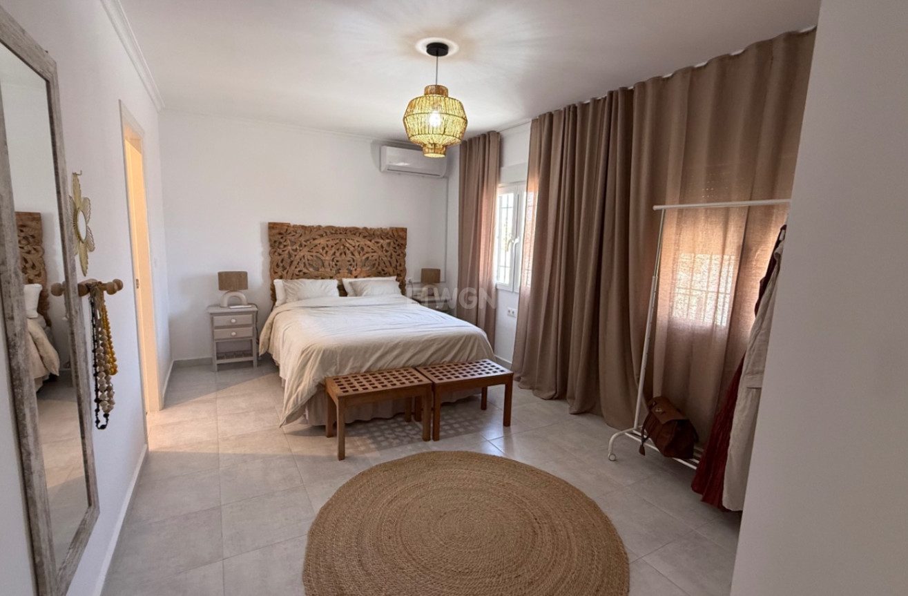 Resale - Villa - Torrevieja - Costa Blanca