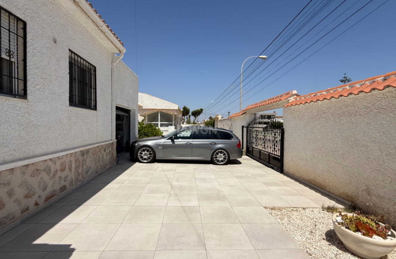 Resale - Villa - Torrevieja - Costa Blanca