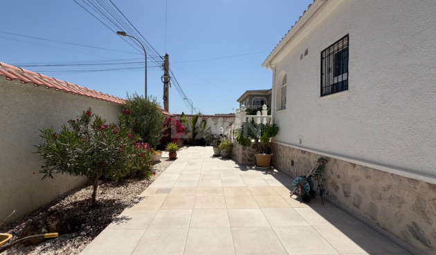 Resale - Villa - Torrevieja - Costa Blanca