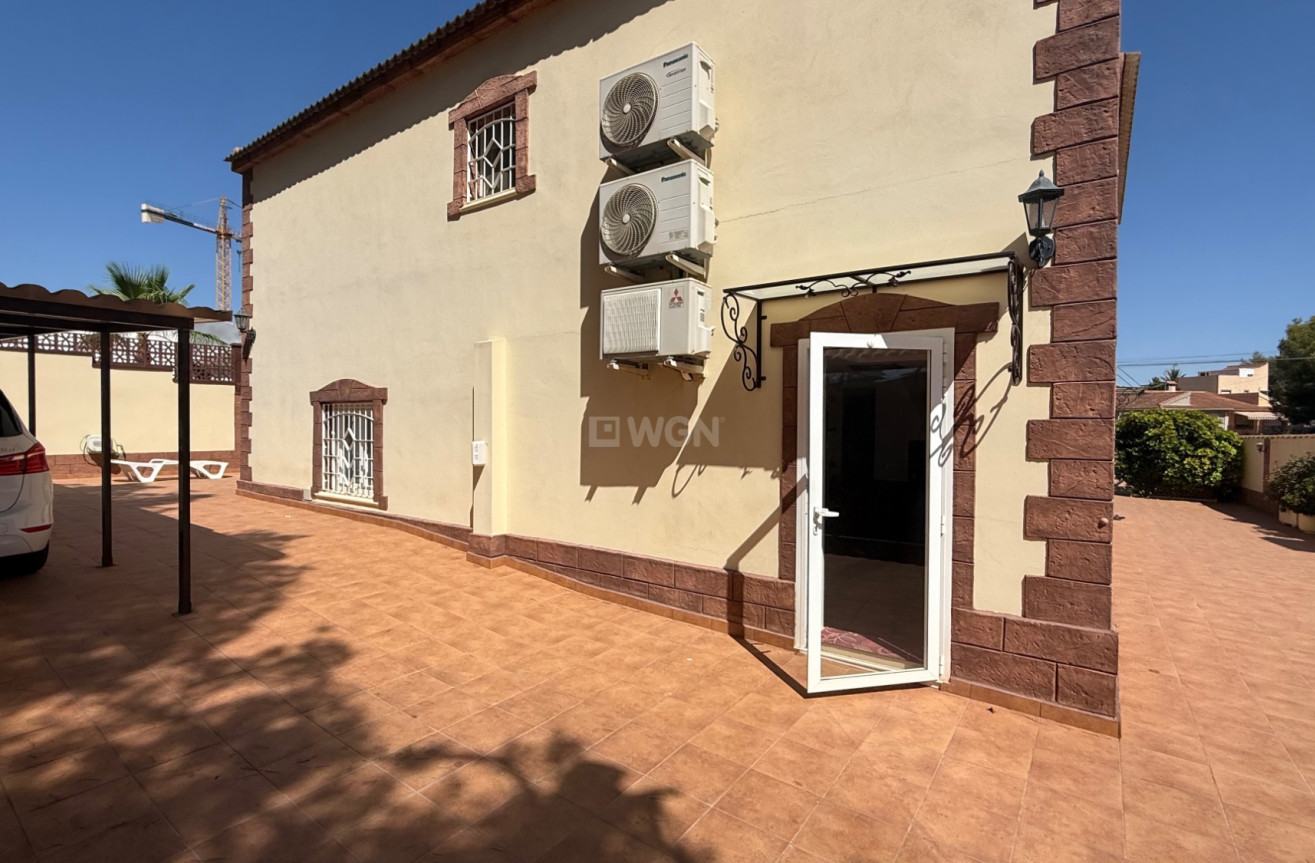 Resale - Villa - Torrevieja - Costa Blanca