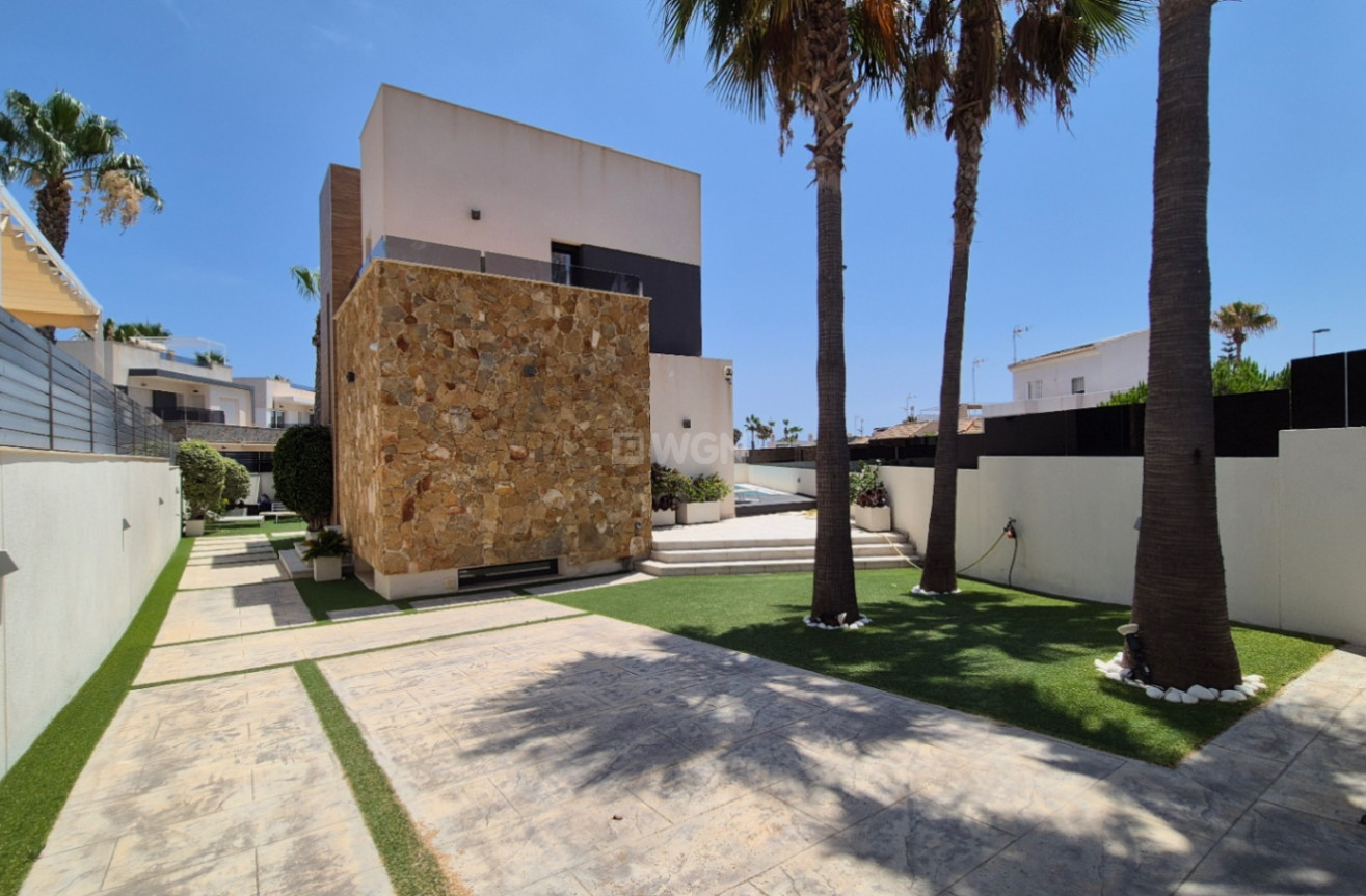Resale - Villa - Torrevieja - Costa Blanca