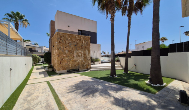 Resale - Villa - Torrevieja - Costa Blanca