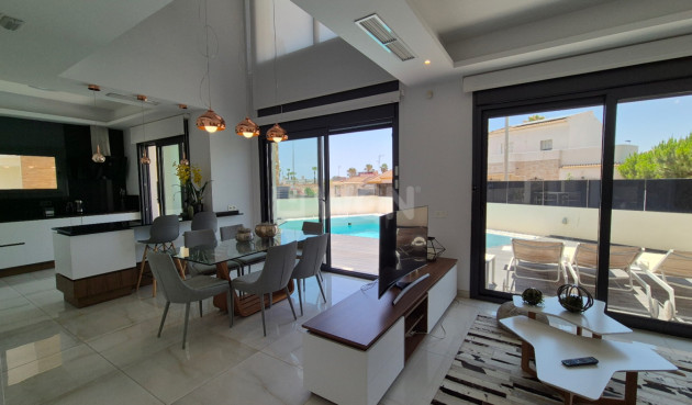 Resale - Villa - Torrevieja - Costa Blanca