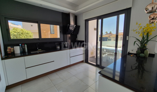 Resale - Villa - Torrevieja - Costa Blanca