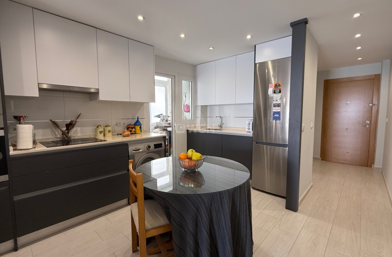 Resale - Apartment / flat - Torrevieja - Costa Blanca