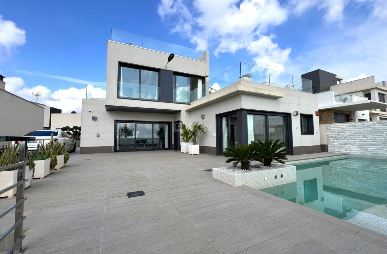 Resale - Villa - San Miguel de Salinas - Inland