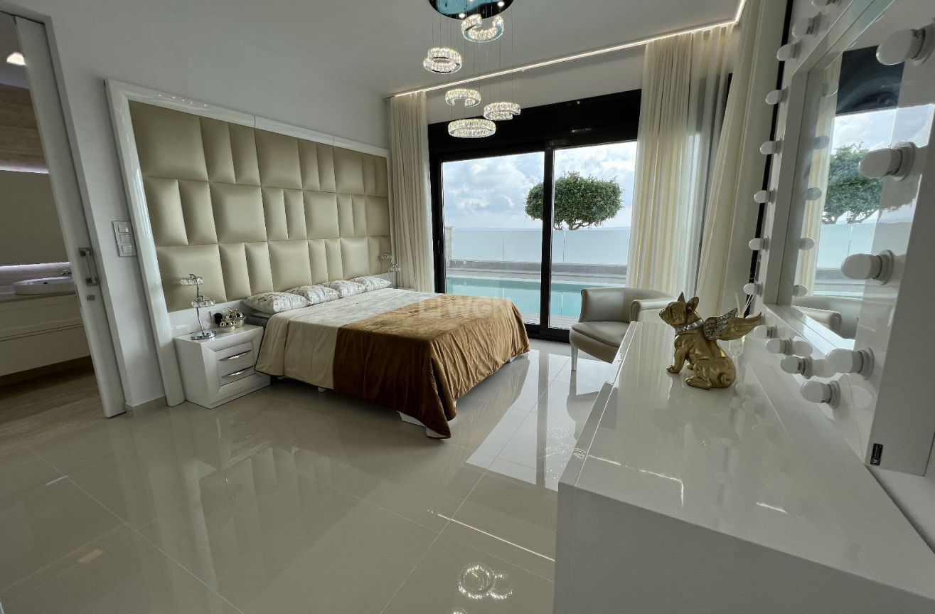 Resale - Villa - San Miguel de Salinas - Inland