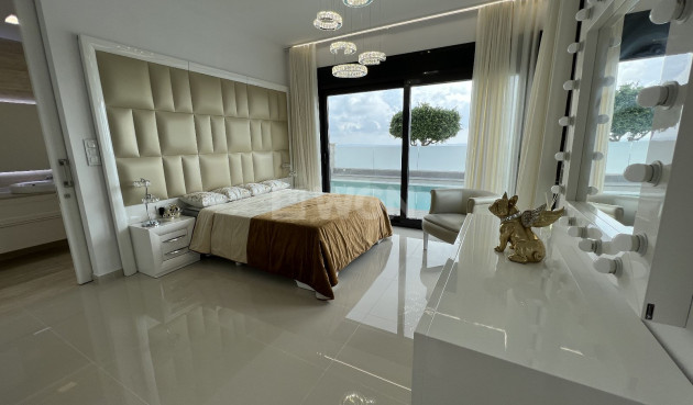 Resale - Villa - San Miguel de Salinas - Inland