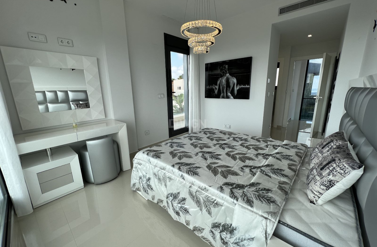 Resale - Villa - San Miguel de Salinas - Inland