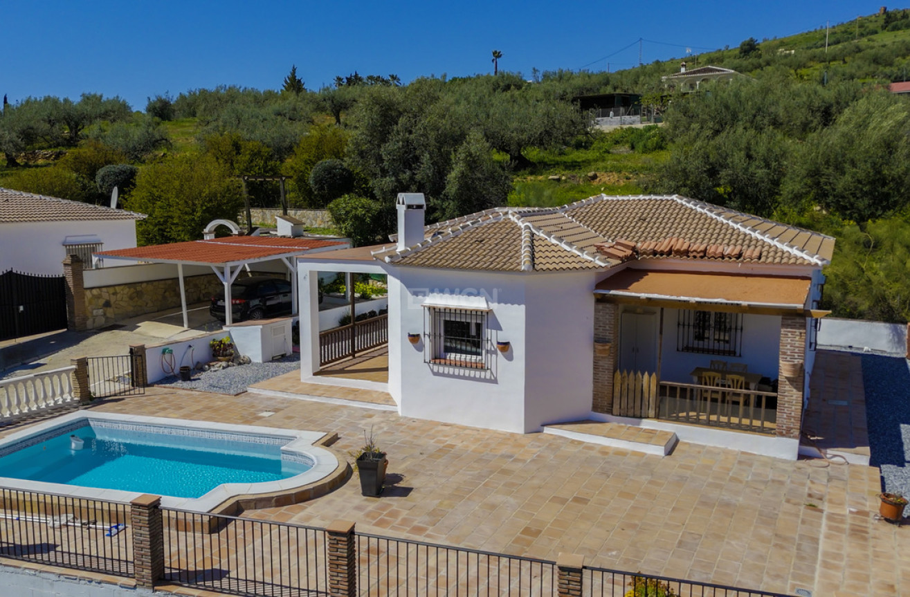 Resale - Villa - Alcaucín - Inland