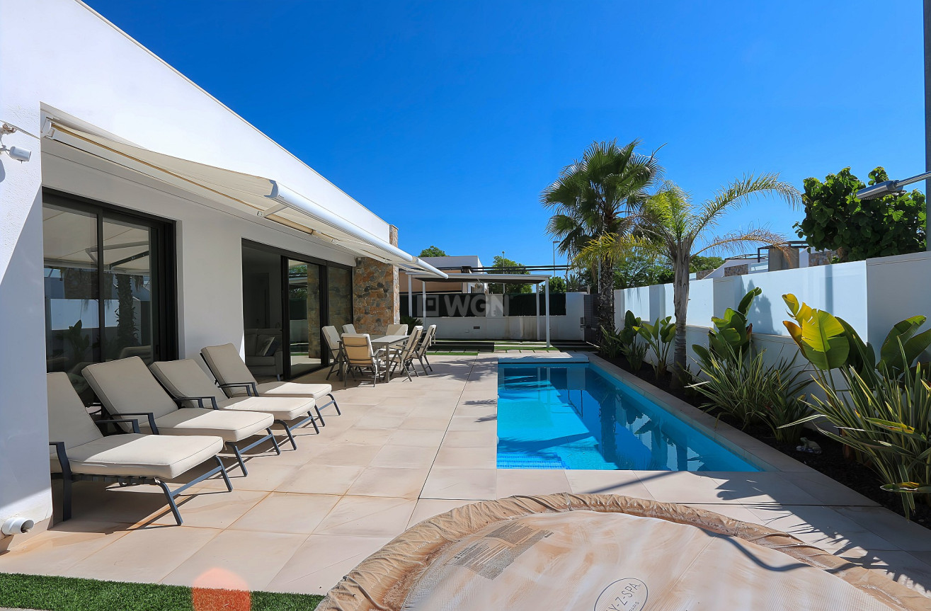 Resale - Villa - Pilar de la Horadada - Costa Blanca