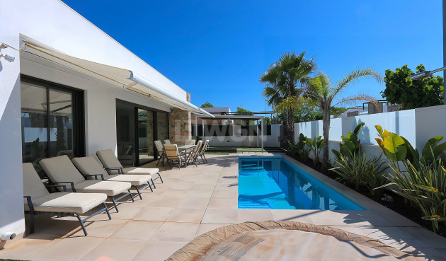 Resale - Villa - Pilar de la Horadada - Costa Blanca
