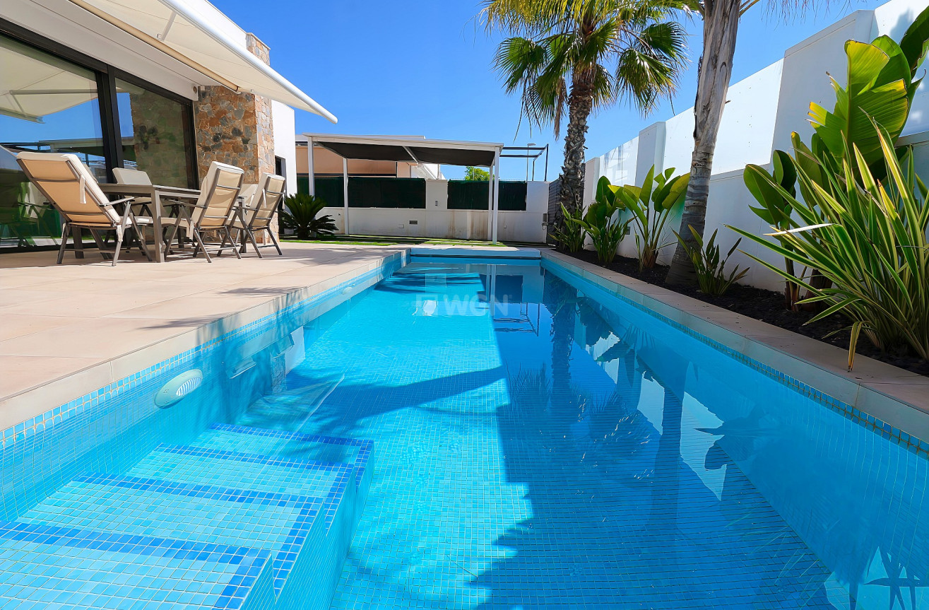Resale - Villa - Pilar de la Horadada - Costa Blanca