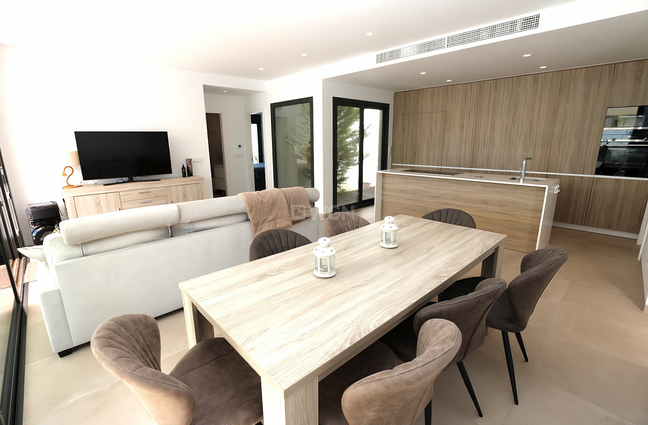 Resale - Villa - Pilar de la Horadada - Costa Blanca