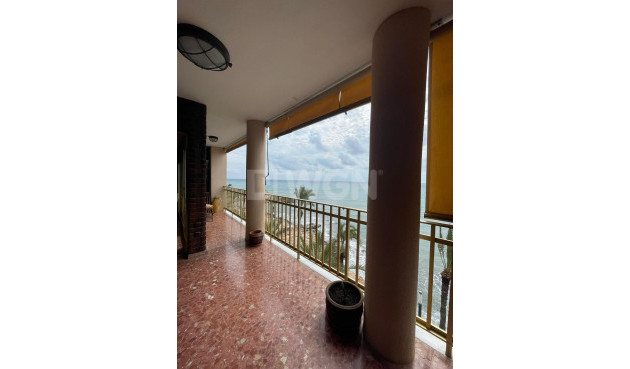 Resale - Apartment / flat - Torrevieja - Las Piscinas Naturales