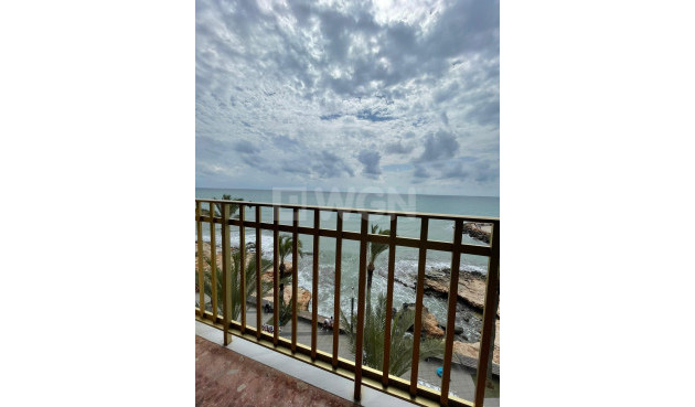 Resale - Apartment / flat - Torrevieja - Las Piscinas Naturales