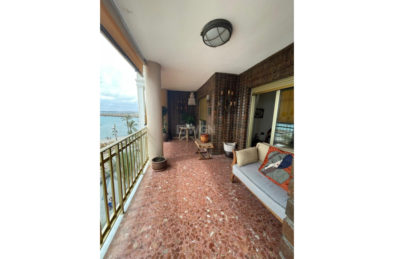 Resale - Apartment / flat - Torrevieja - Las Piscinas Naturales