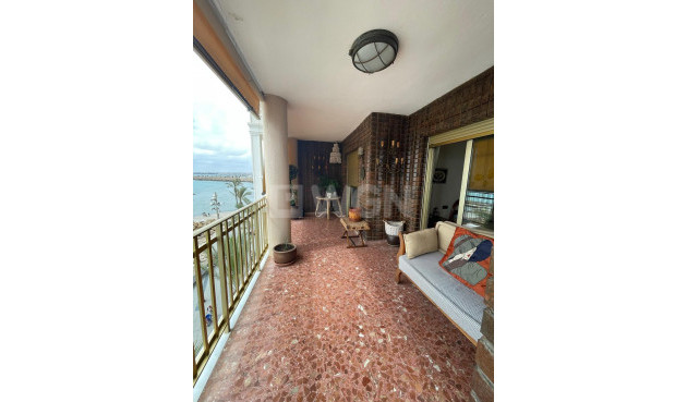 Resale - Apartment / flat - Torrevieja - Las Piscinas Naturales