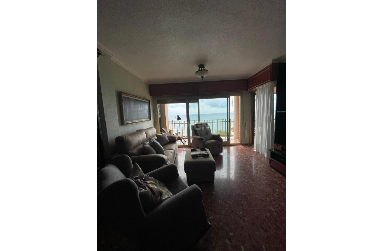 Resale - Apartment / flat - Torrevieja - Las Piscinas Naturales