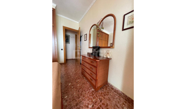 Resale - Apartment / flat - Torrevieja - Las Piscinas Naturales