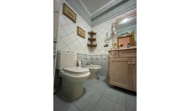 Resale - Apartment / flat - Torrevieja - Las Piscinas Naturales