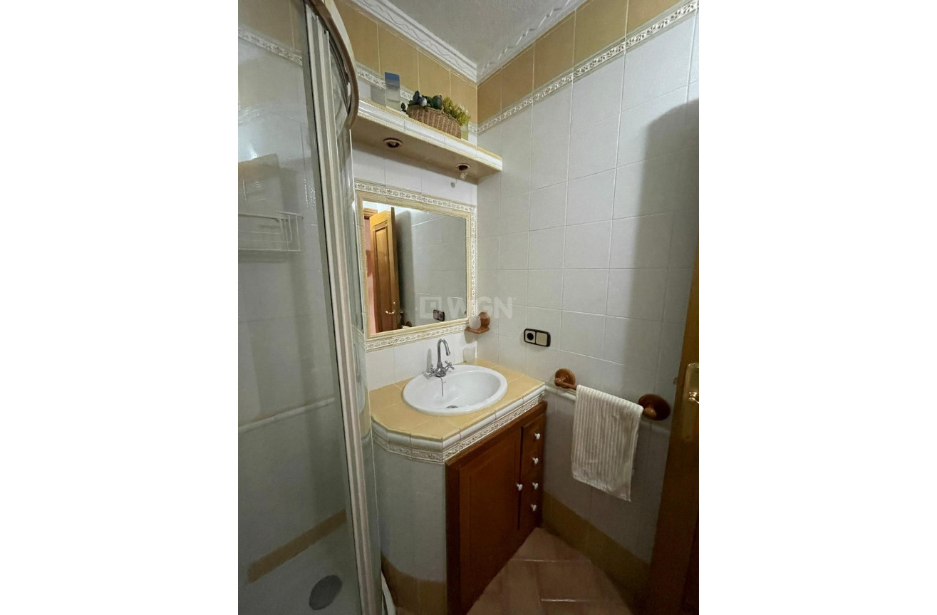 Resale - Apartment / flat - Torrevieja - Las Piscinas Naturales