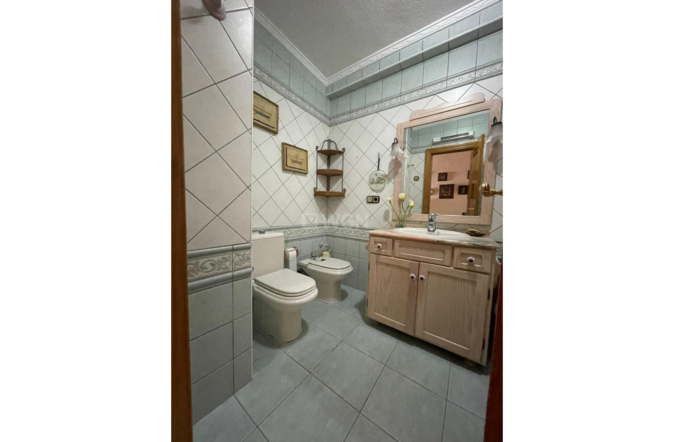 Resale - Apartment / flat - Torrevieja - Las Piscinas Naturales