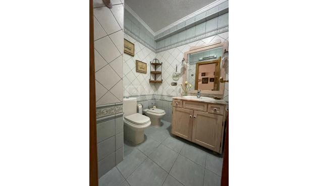 Resale - Apartment / flat - Torrevieja - Las Piscinas Naturales