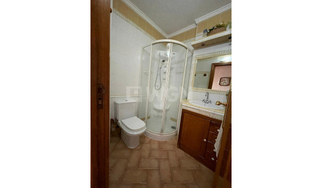 Resale - Apartment / flat - Torrevieja - Las Piscinas Naturales