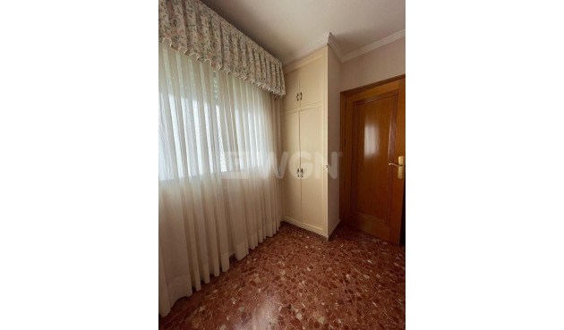 Resale - Apartment / flat - Torrevieja - Las Piscinas Naturales