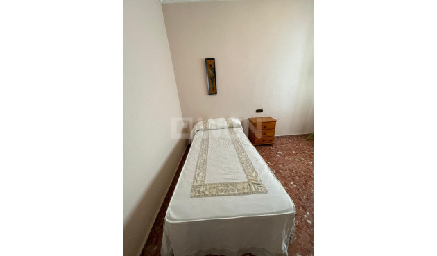 Resale - Apartment / flat - Torrevieja - Las Piscinas Naturales