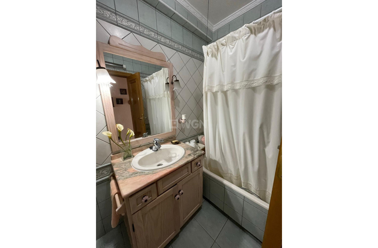 Resale - Apartment / flat - Torrevieja - Las Piscinas Naturales