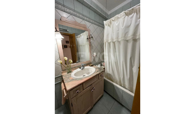 Resale - Apartment / flat - Torrevieja - Las Piscinas Naturales