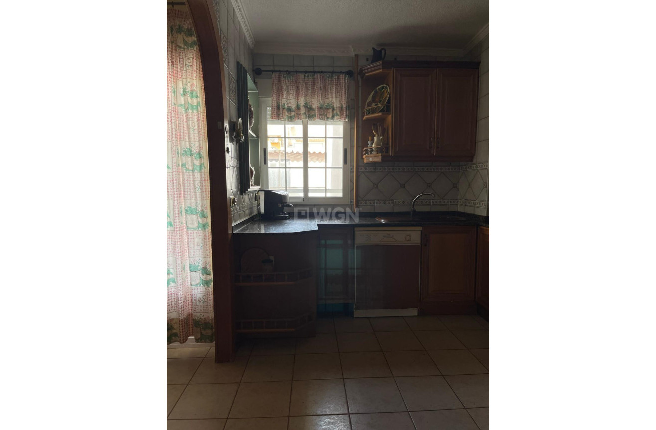 Resale - Apartment / flat - Torrevieja - Las Piscinas Naturales