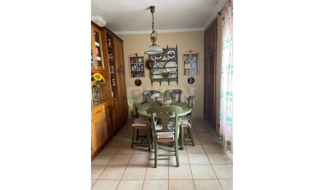 Resale - Apartment / flat - Torrevieja - Las Piscinas Naturales