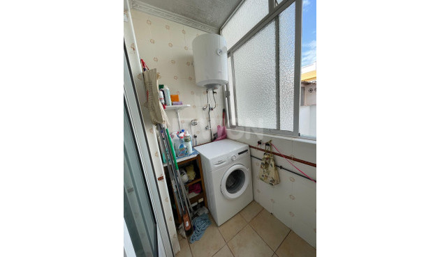 Resale - Apartment / flat - Torrevieja - Las Piscinas Naturales