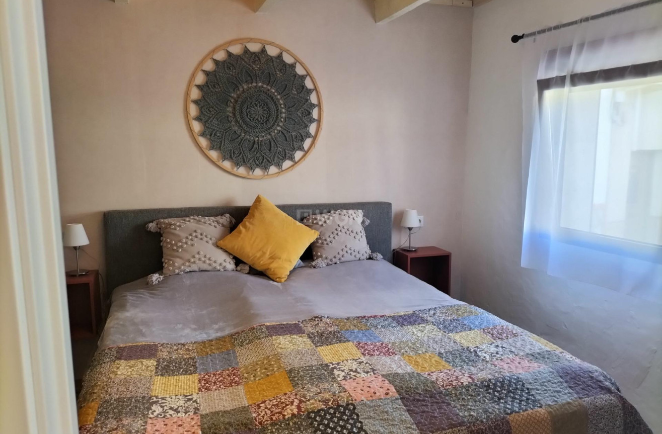 Odsprzedaż - Kamienica - Formentera del Segura - Centro