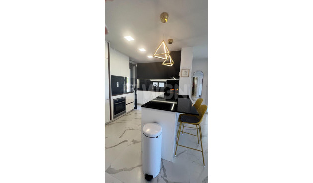 Odsprzedaż - Mieszkanie w bloku - San Miguel de Salinas - Bellavista