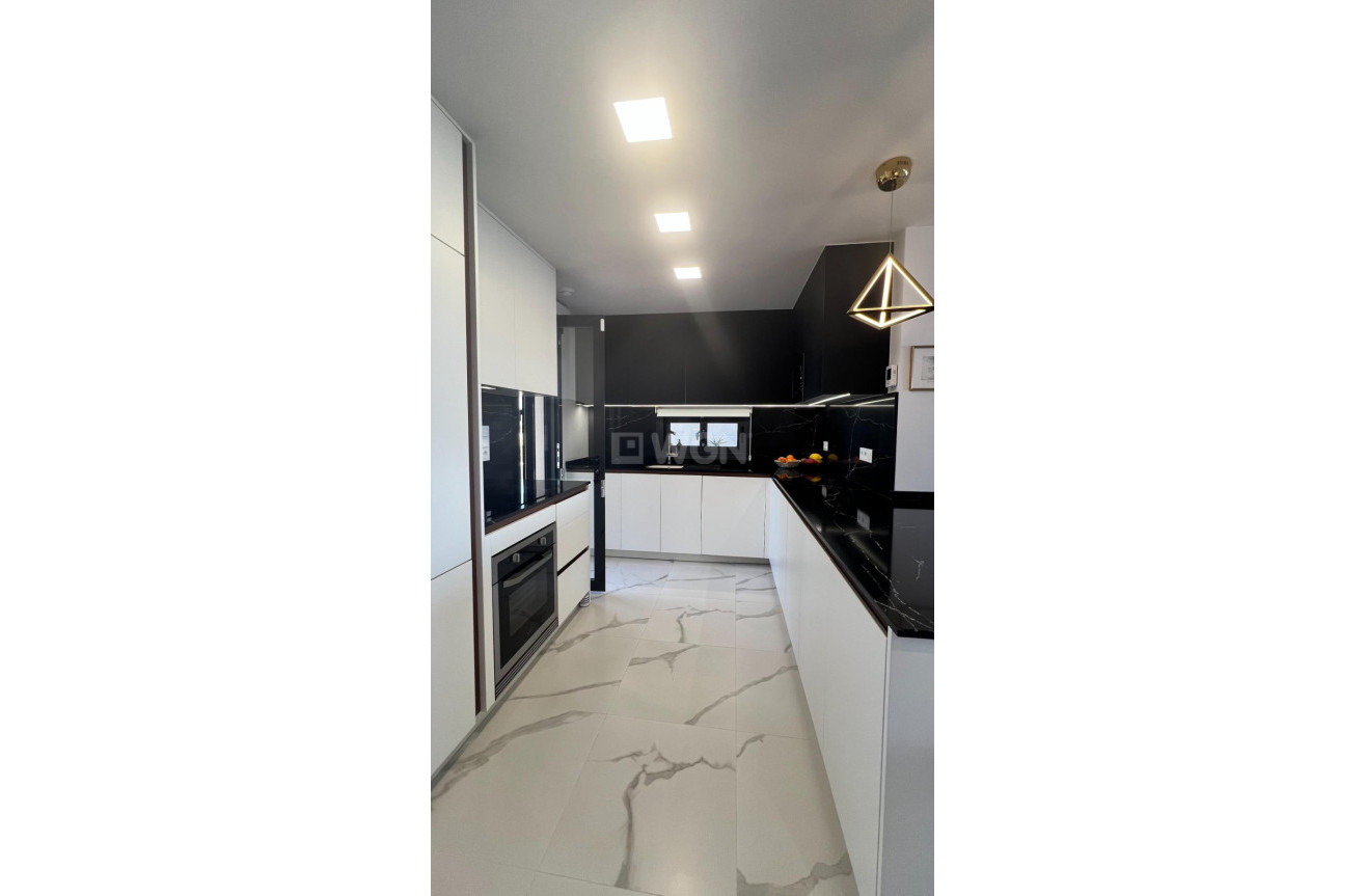 Odsprzedaż - Mieszkanie w bloku - San Miguel de Salinas - Bellavista